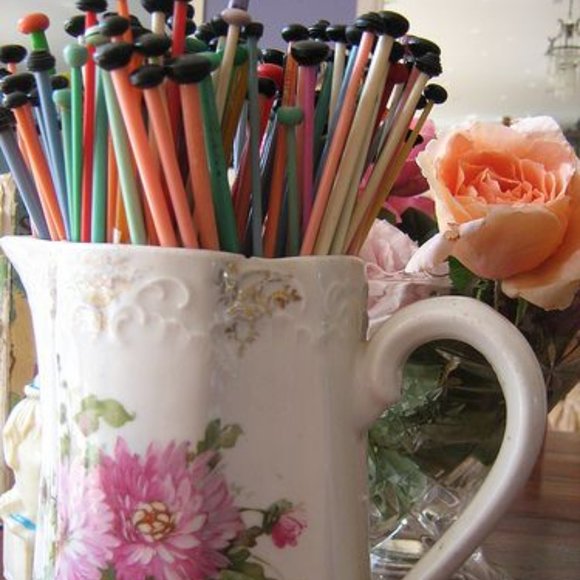 Mystery box - Vintage coloured knitting needles -  some  1930's - 1950's - Picture 1 of 2